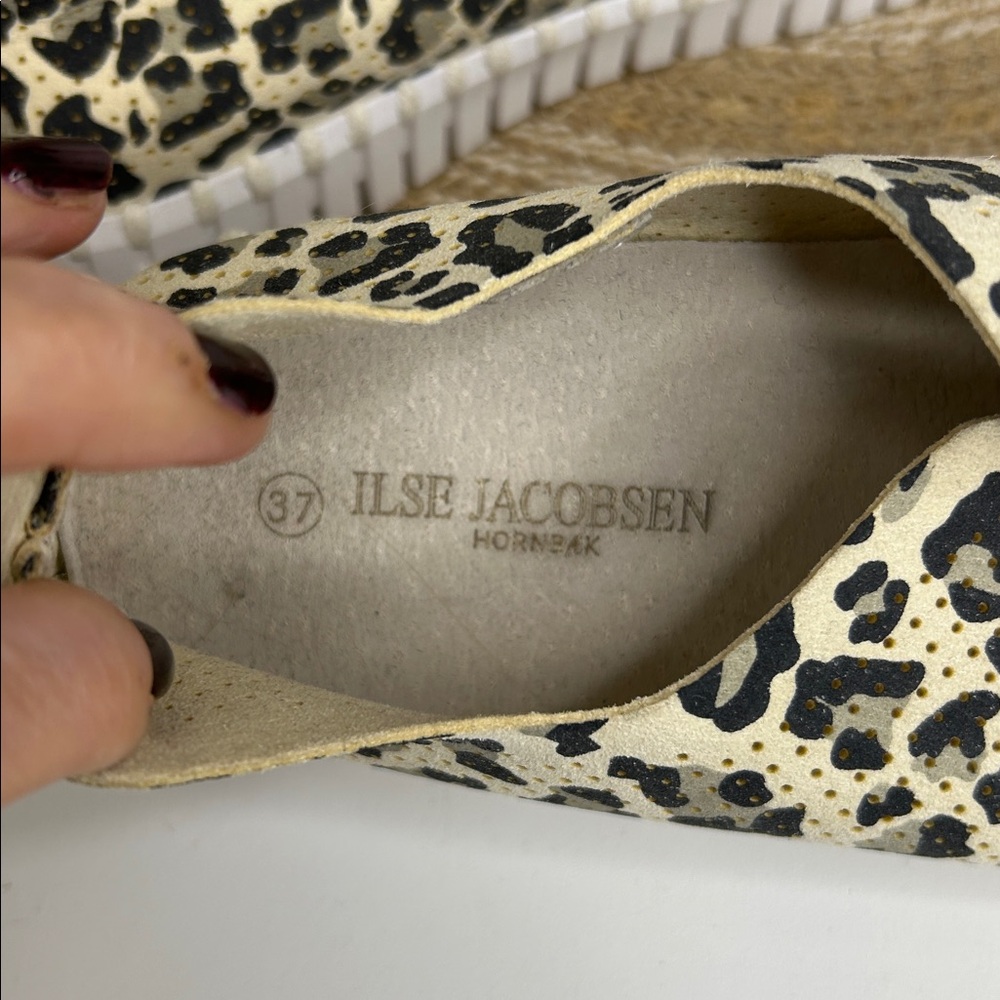 Like new—-Isle Jacobsen Tulip Leopard flats-size 37-7 - Picture 7 of 9